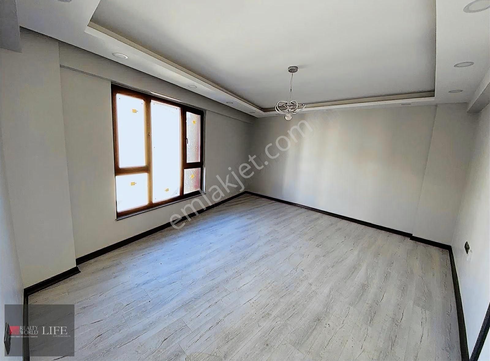 Rw Lıfe// Çamlıca Mh Birlik2 Cd Yakını Özel Garajlı Satılık 2+1 - Görsel 3