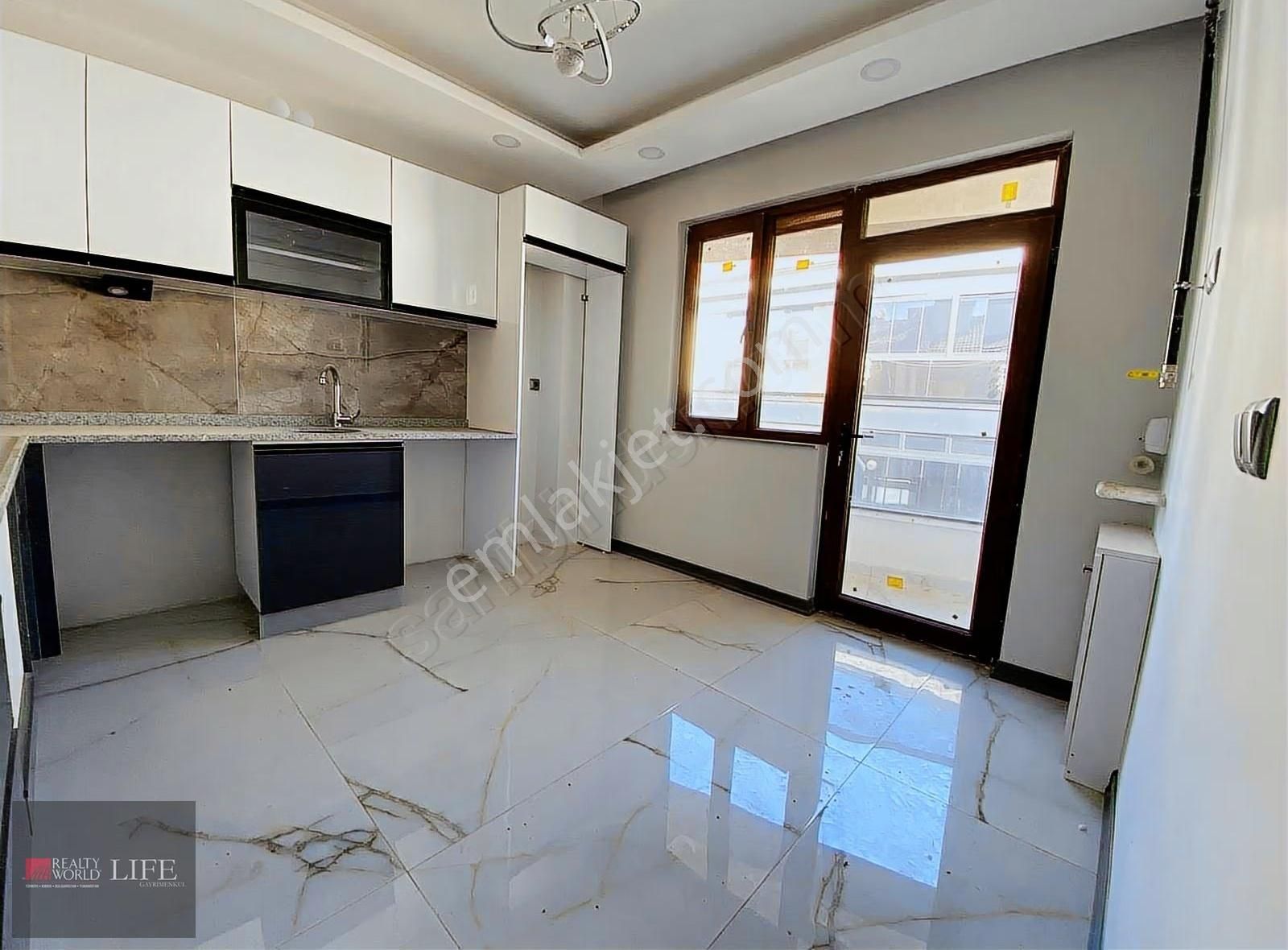 Rw Lıfe// Çamlıca Mh Birlik2 Cd Yakını Özel Garajlı Satılık 2+1 - Görsel 2