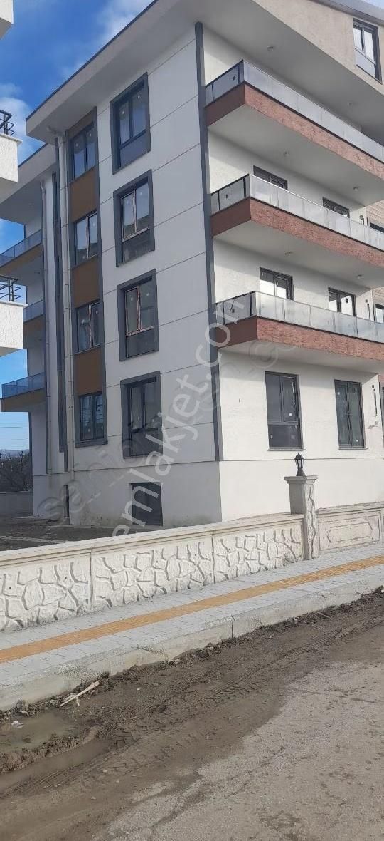 Cumhuriyet Mahallesinde Kaliteli Arakatta İskanı Alınmış 3 Artı - Görsel 18