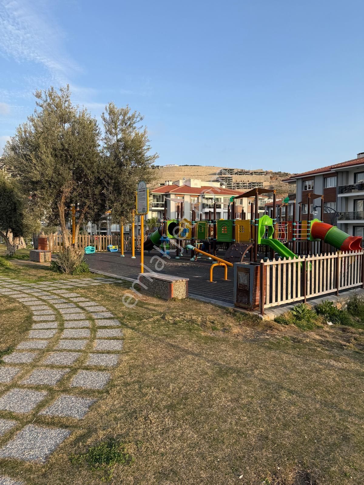 Kuşadası Havuzlu Sitede 1+1 Eşyalı Kiralık - Görsel 21