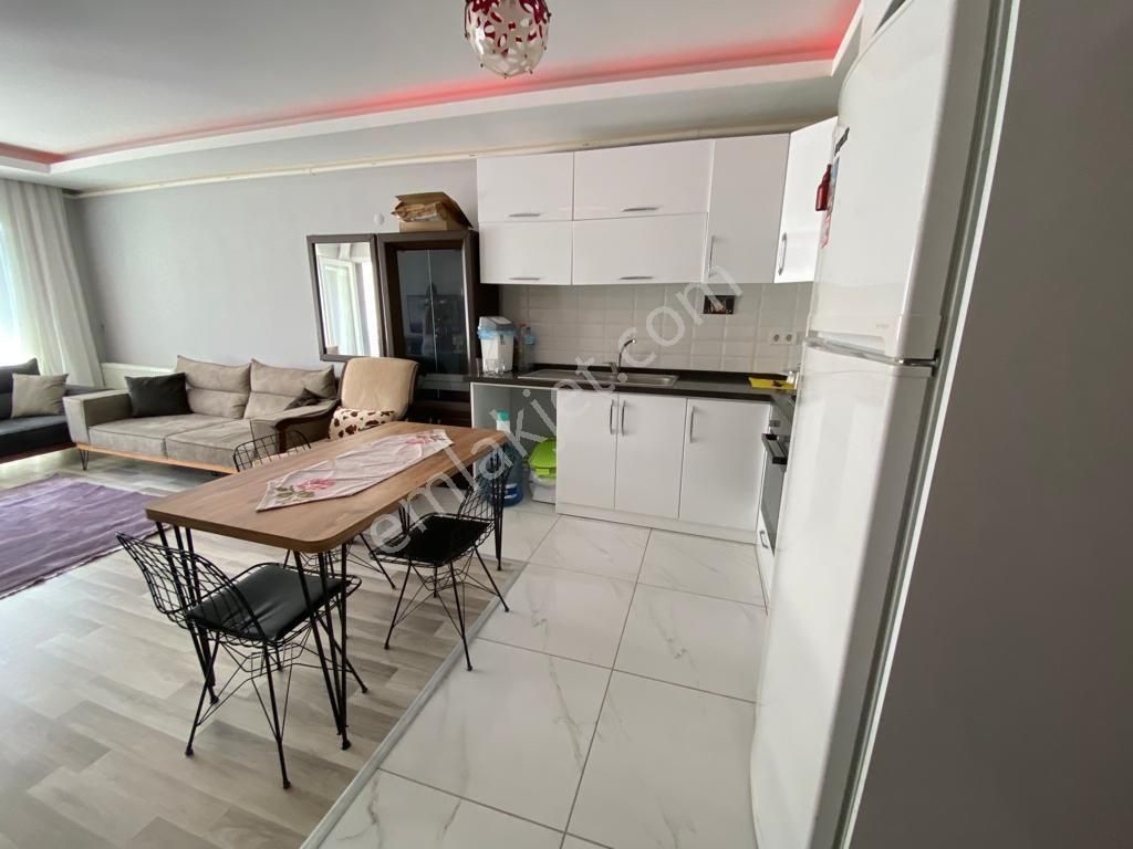 Kuşadası Havuzlu Sitede 1+1 Eşyalı Kiralık - Görsel 2