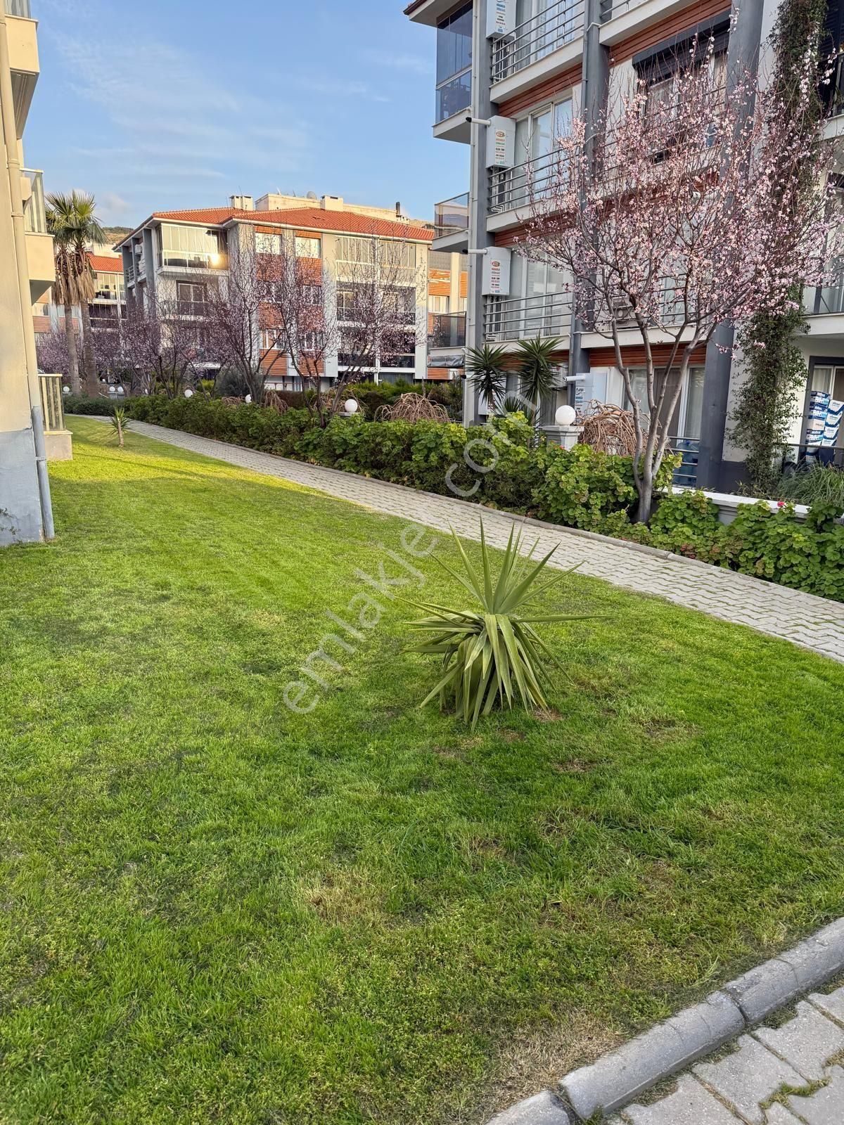 Kuşadası Havuzlu Sitede 1+1 Eşyalı Kiralık - Görsel 18
