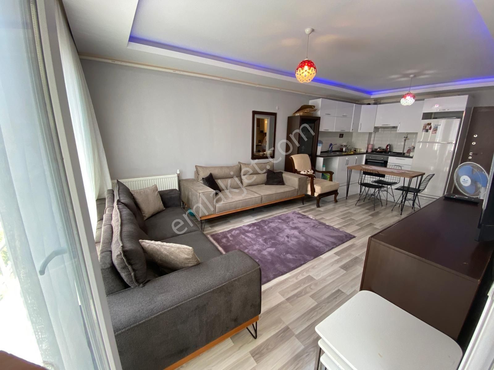 Kuşadası Havuzlu Sitede 1+1 Eşyalı Kiralık