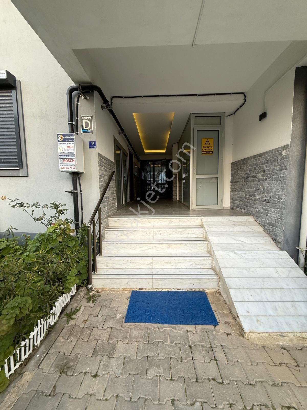 Kuşadası Havuzlu Sitede 1+1 Eşyalı Kiralık - Görsel 17