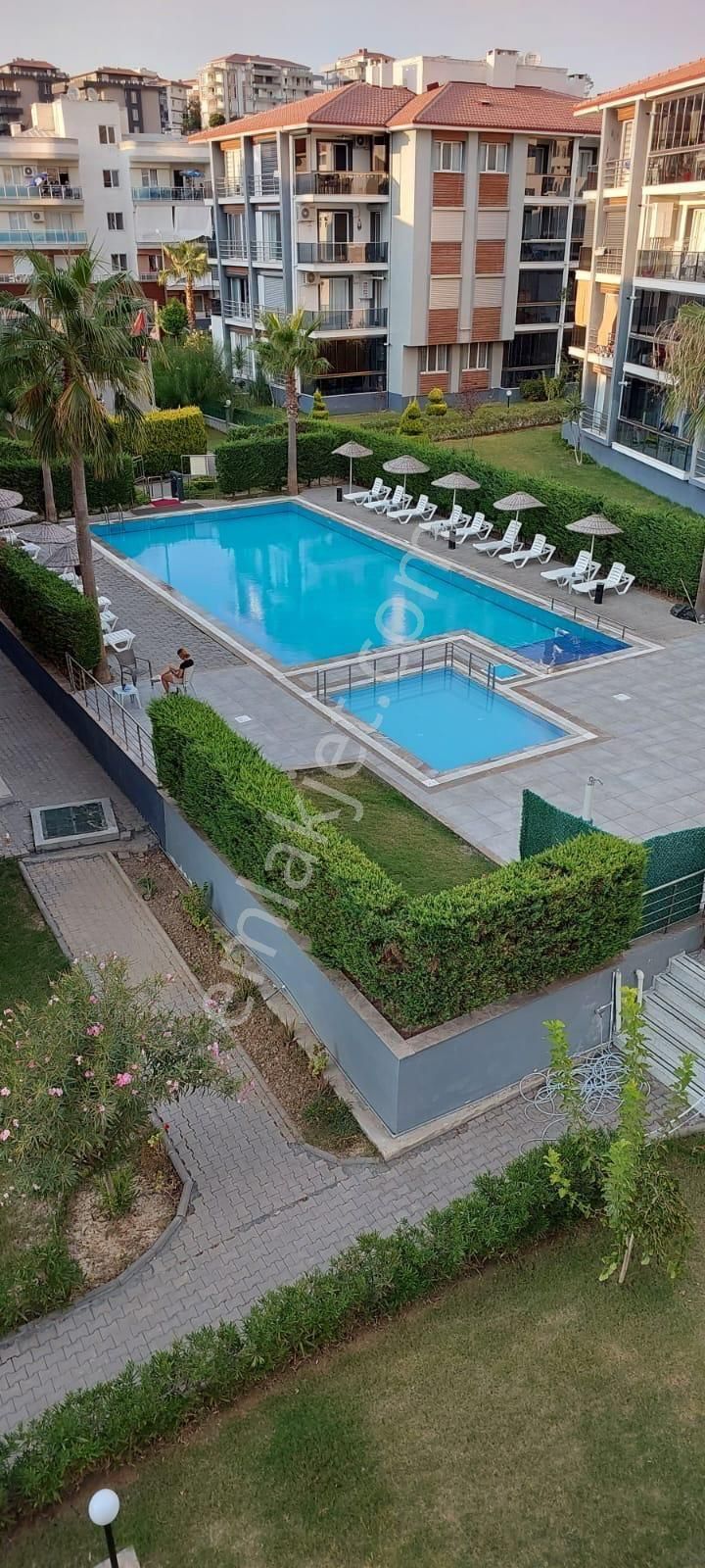 Kuşadası Havuzlu Sitede 1+1 Eşyalı Kiralık - Görsel 16