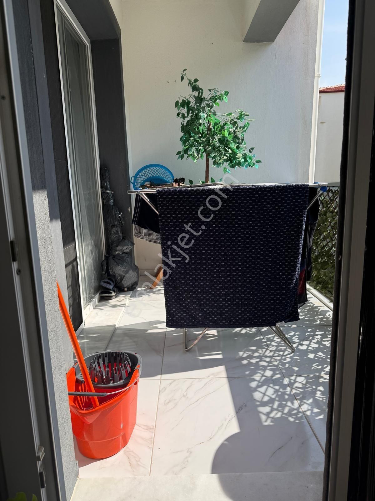 Kuşadası Havuzlu Sitede 1+1 Eşyalı Kiralık - Görsel 13