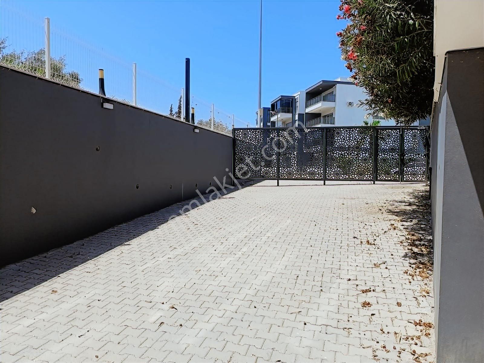 Doğalgazlı Ebeveyn Banyolu Balkonlu 1+1 Havuzlu Site Satılık - Görsel 14