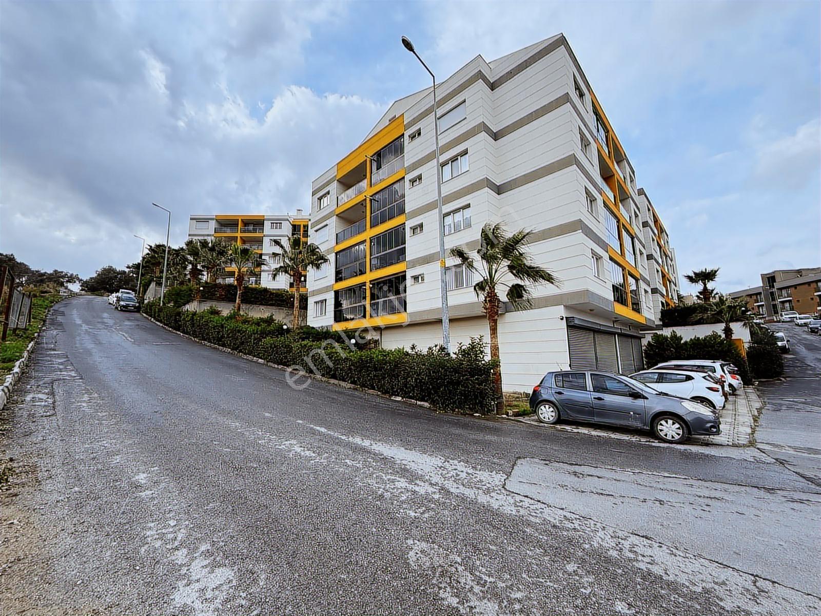 Kuşadası Merkeze Yakın Eşyalı Güvenlik Ve Havuzlu 3+1 Satılık - Görsel 3