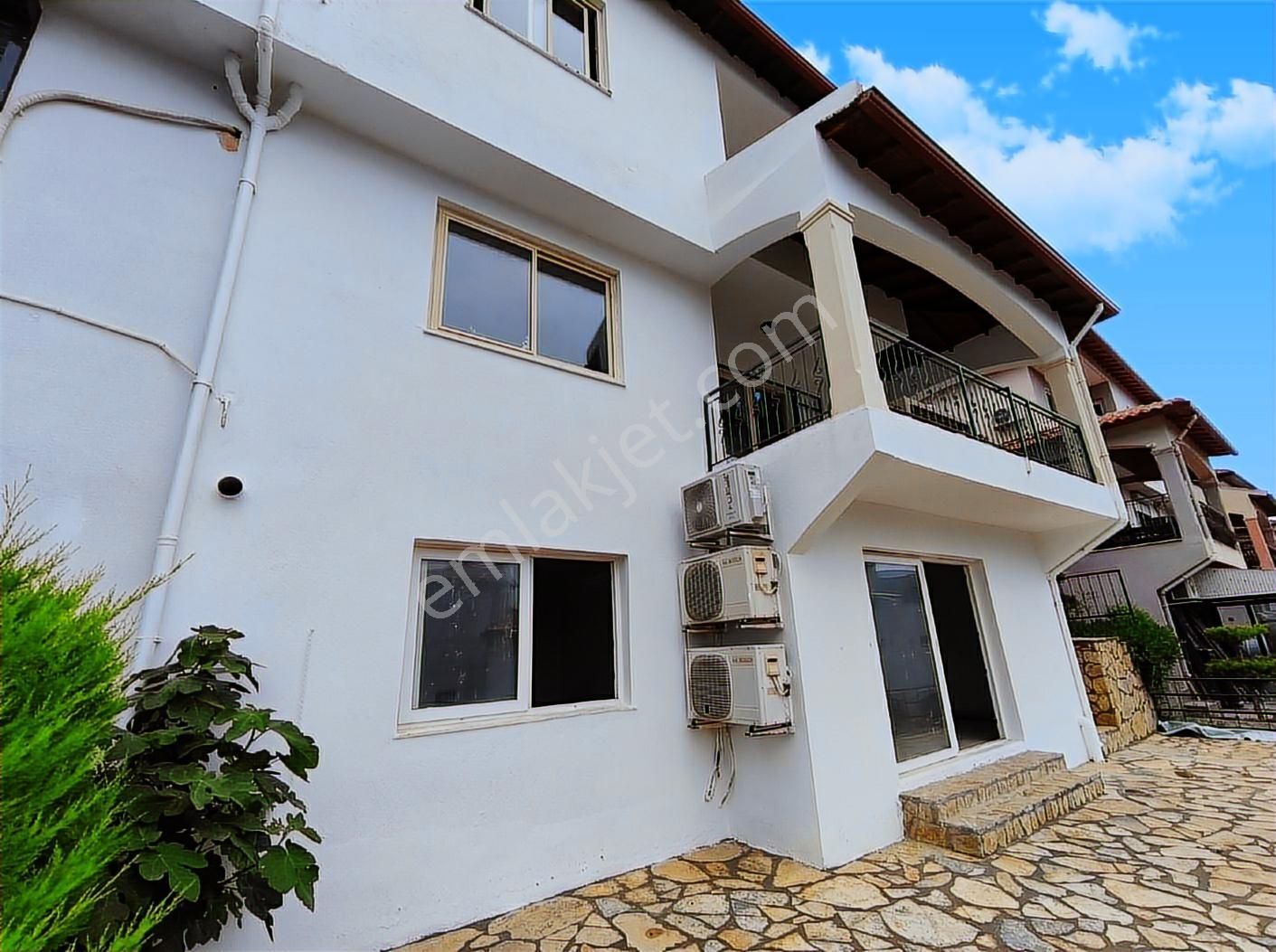 Kuşadasında Emsallerinden Çok Ucuz, Satılık, 5+2 Geniş Villa - Görsel 19