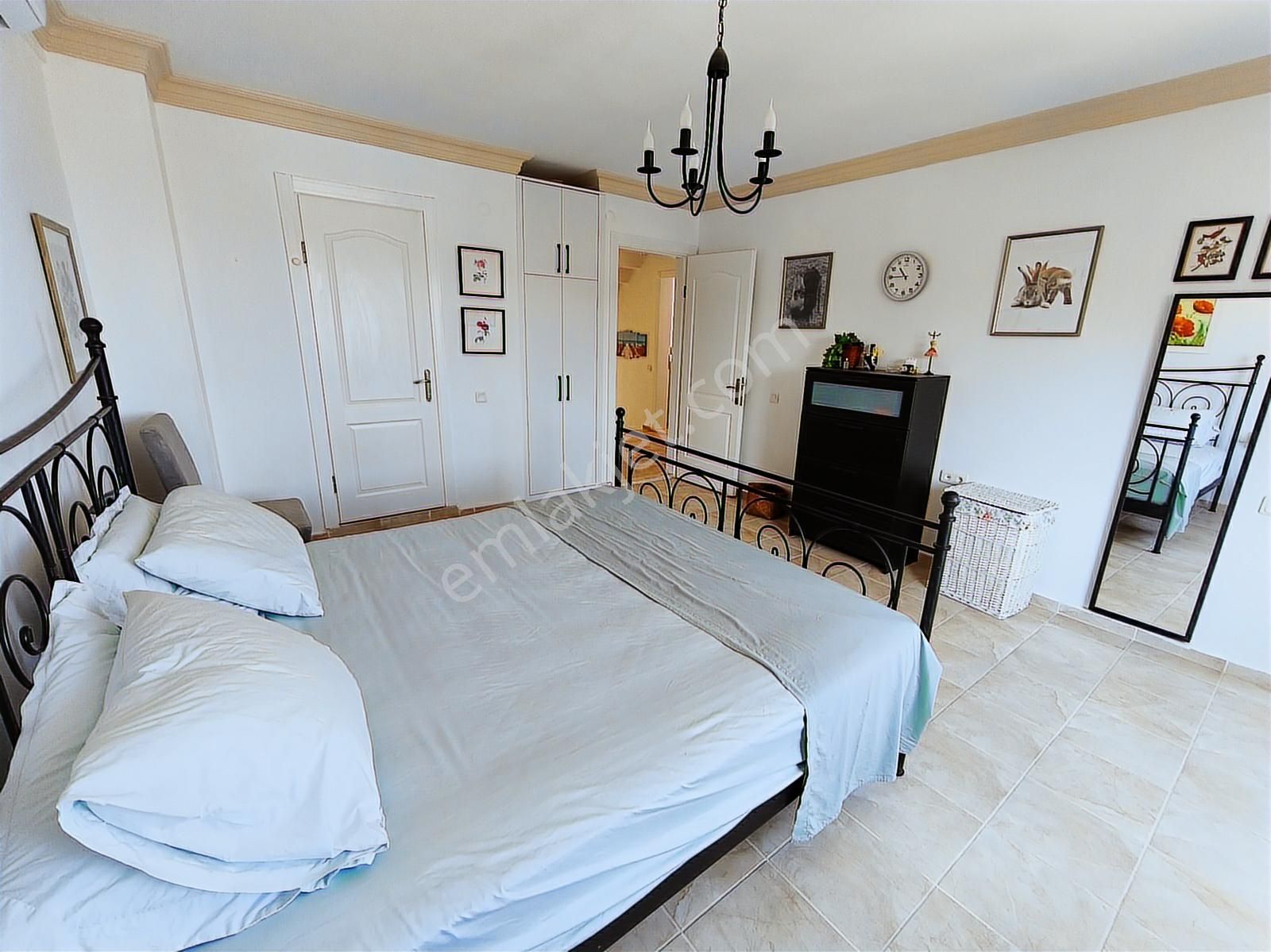 Kuşadasında Emsallerinden Çok Ucuz, Satılık, 5+2 Geniş Villa - Görsel 13