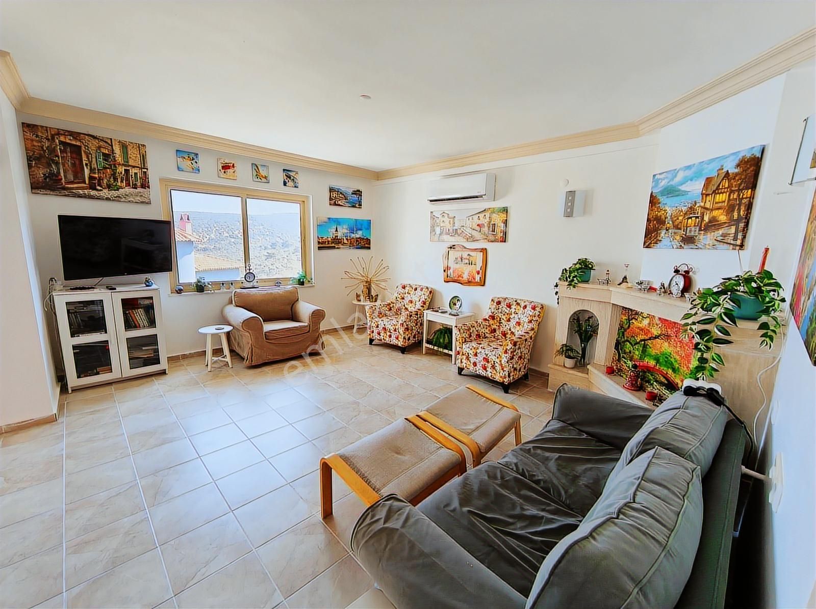 Kuşadasında Emsallerinden Çok Ucuz, Satılık, 5+2 Geniş Villa - Görsel 17