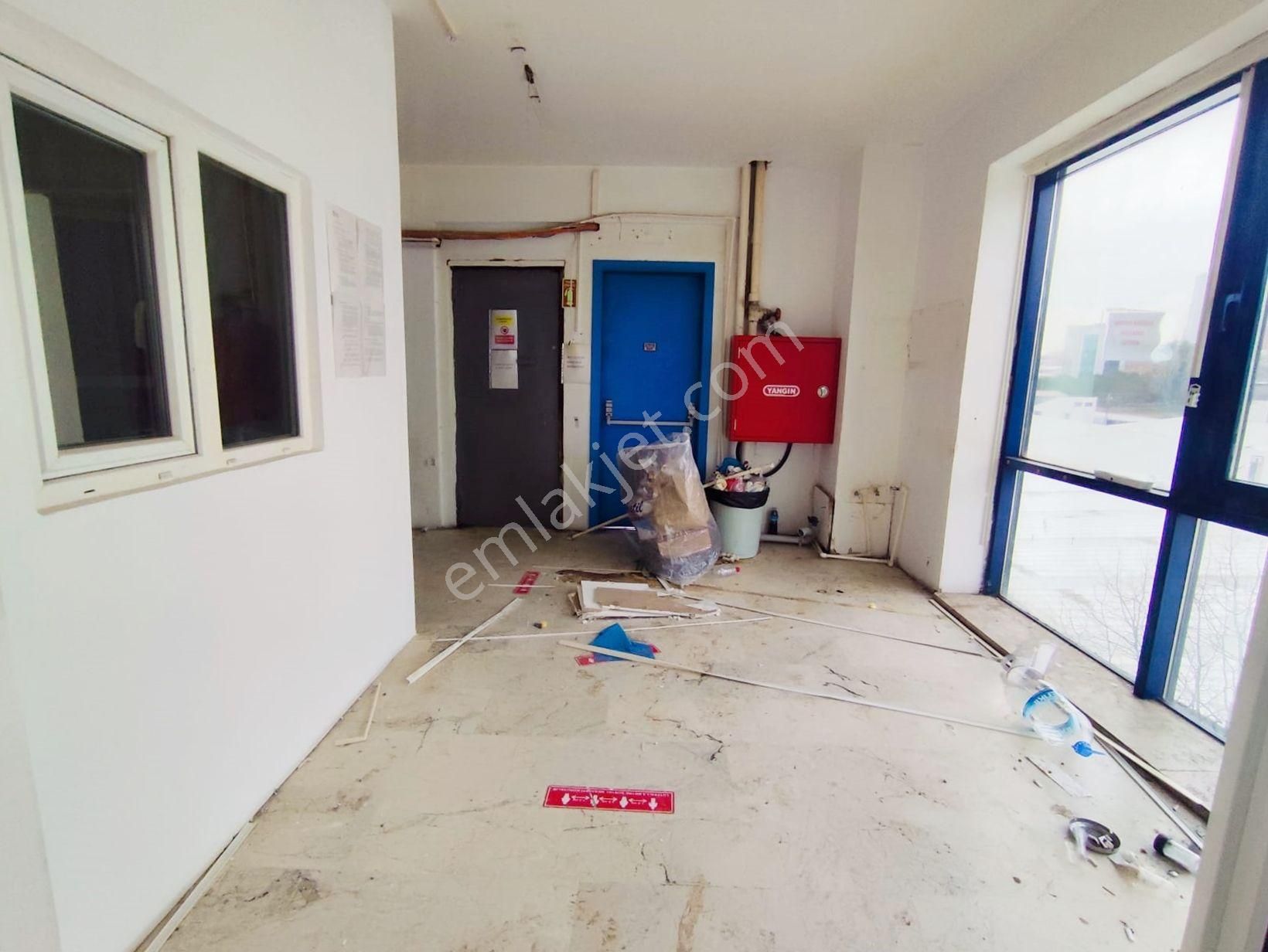 Mertcan Dan E5' Paralel 450m2 Kullanıma Hazır Kiralık İş Yeri - Görsel 27