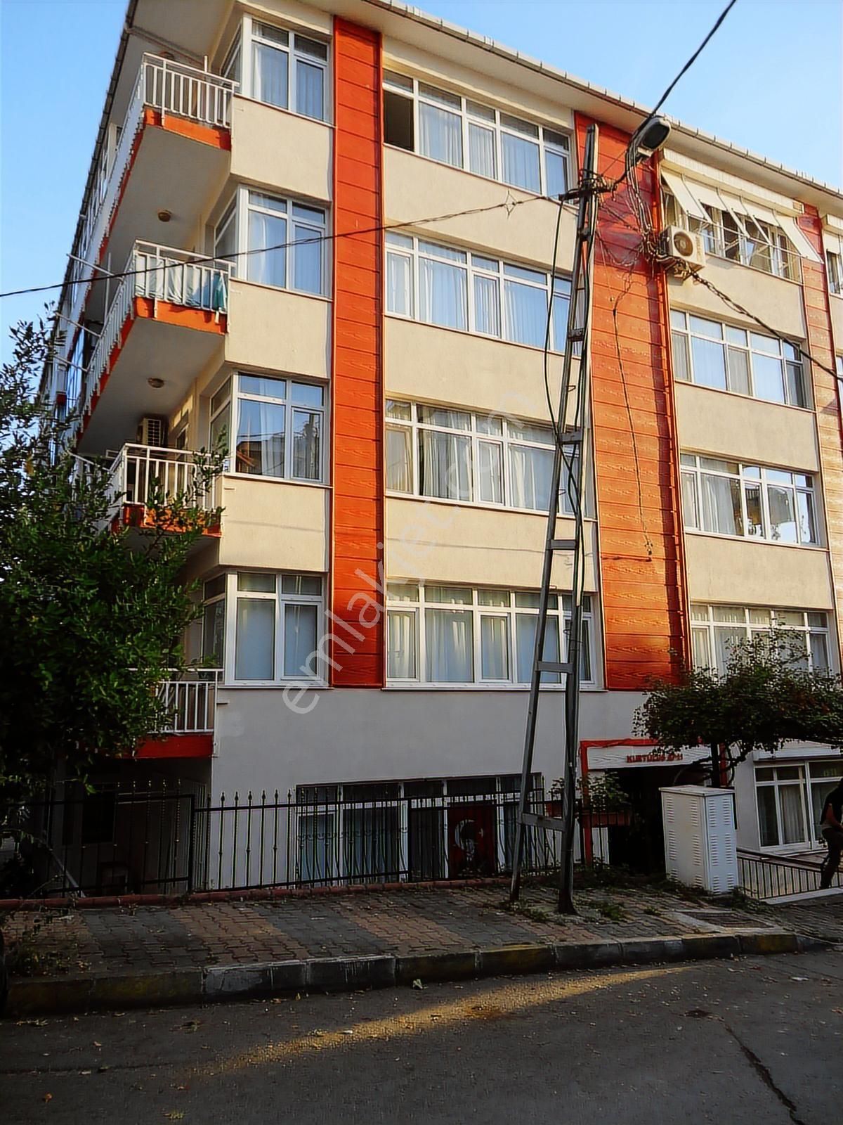Maltepe Adatepe Sahilde İskanlı Balkonlu Marmaraya Yakın 3+1