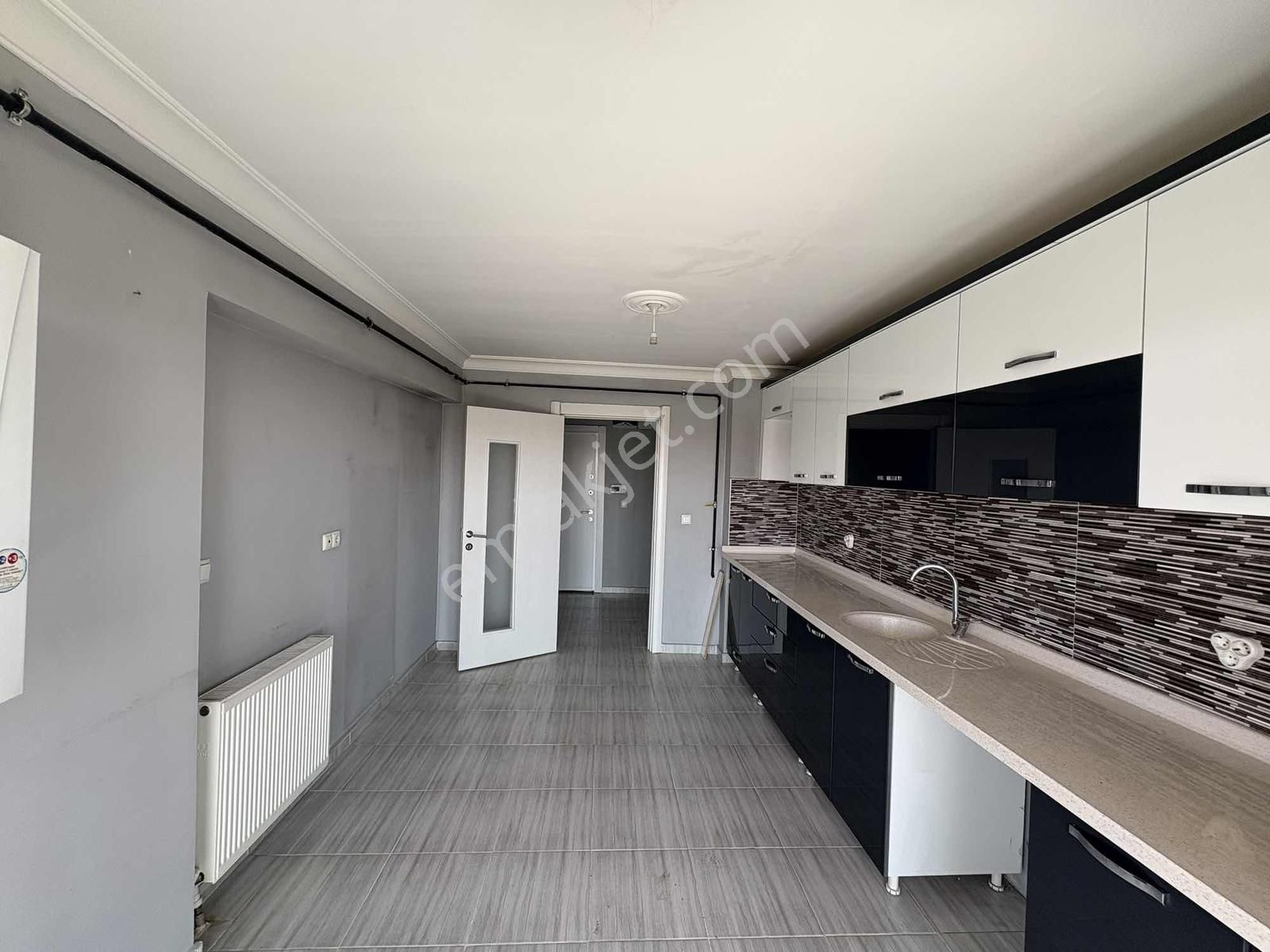 Marka Gayrimenkulden 4+1 Cadde Üstünde Daire - Görsel 2