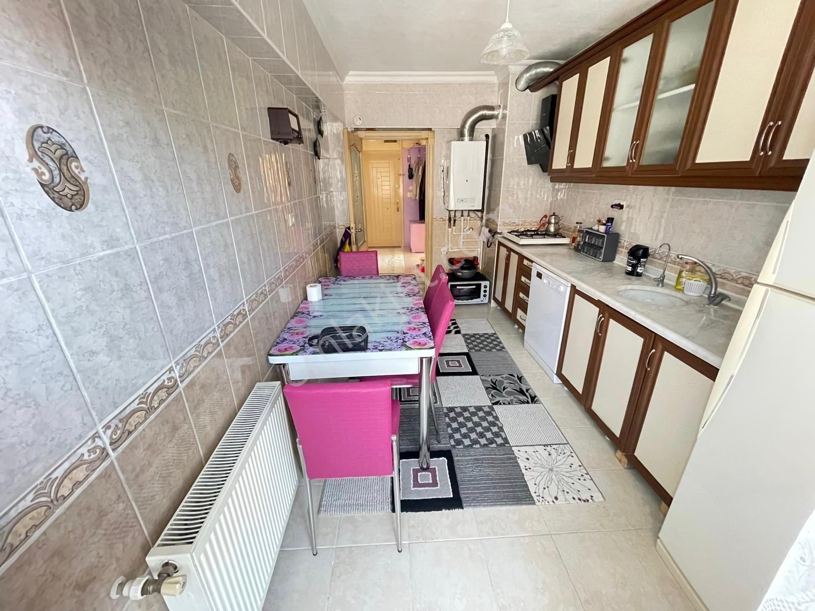 Marka,dan Köroğlu Parkı Yakını Cadde Üzeri 3.kat Ön Cephe** - Görsel 2