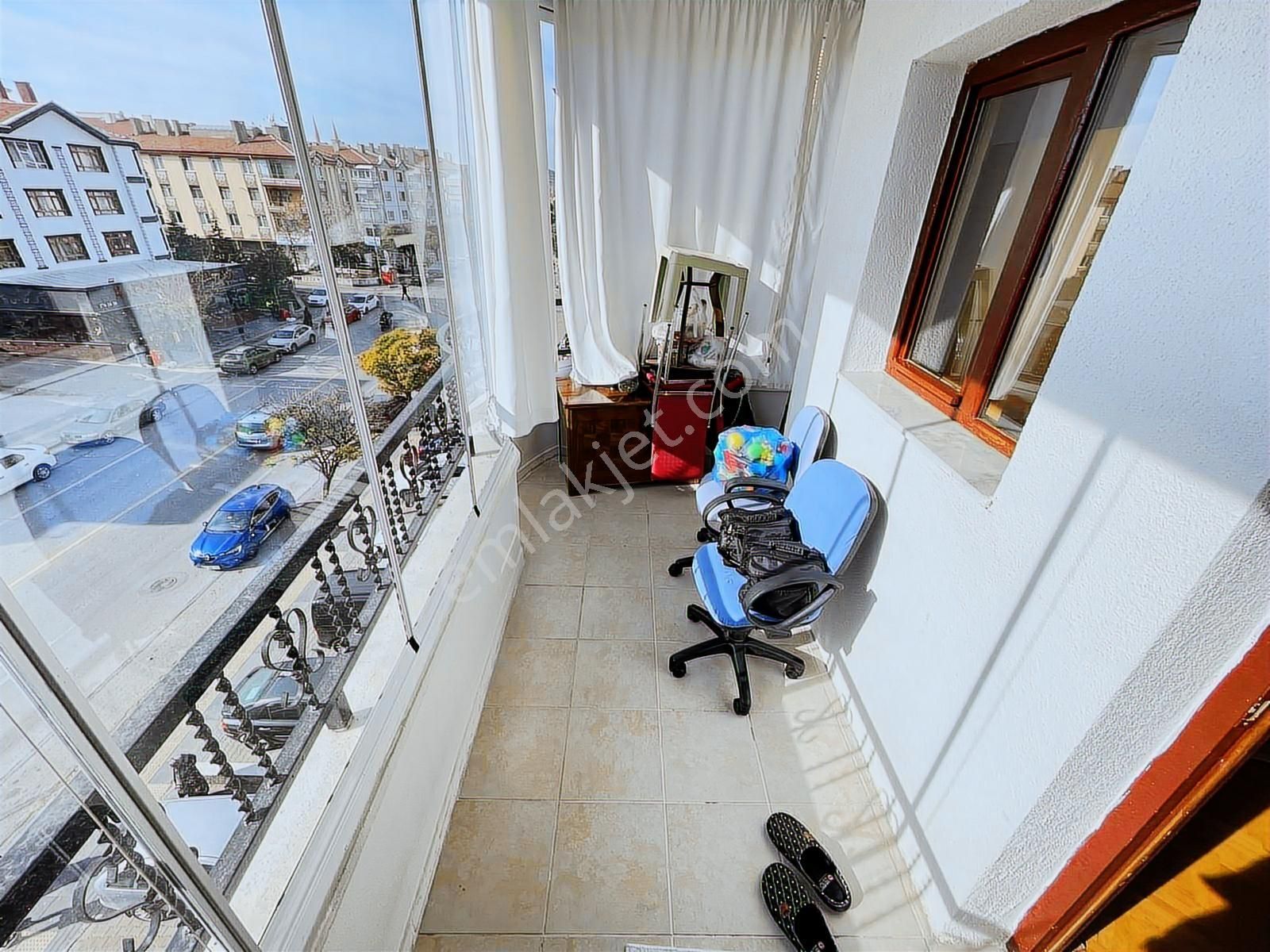 Marka,dan Köroğlu Parkı Yakını Cadde Üzeri 3.kat Ön Cephe** - Görsel 30