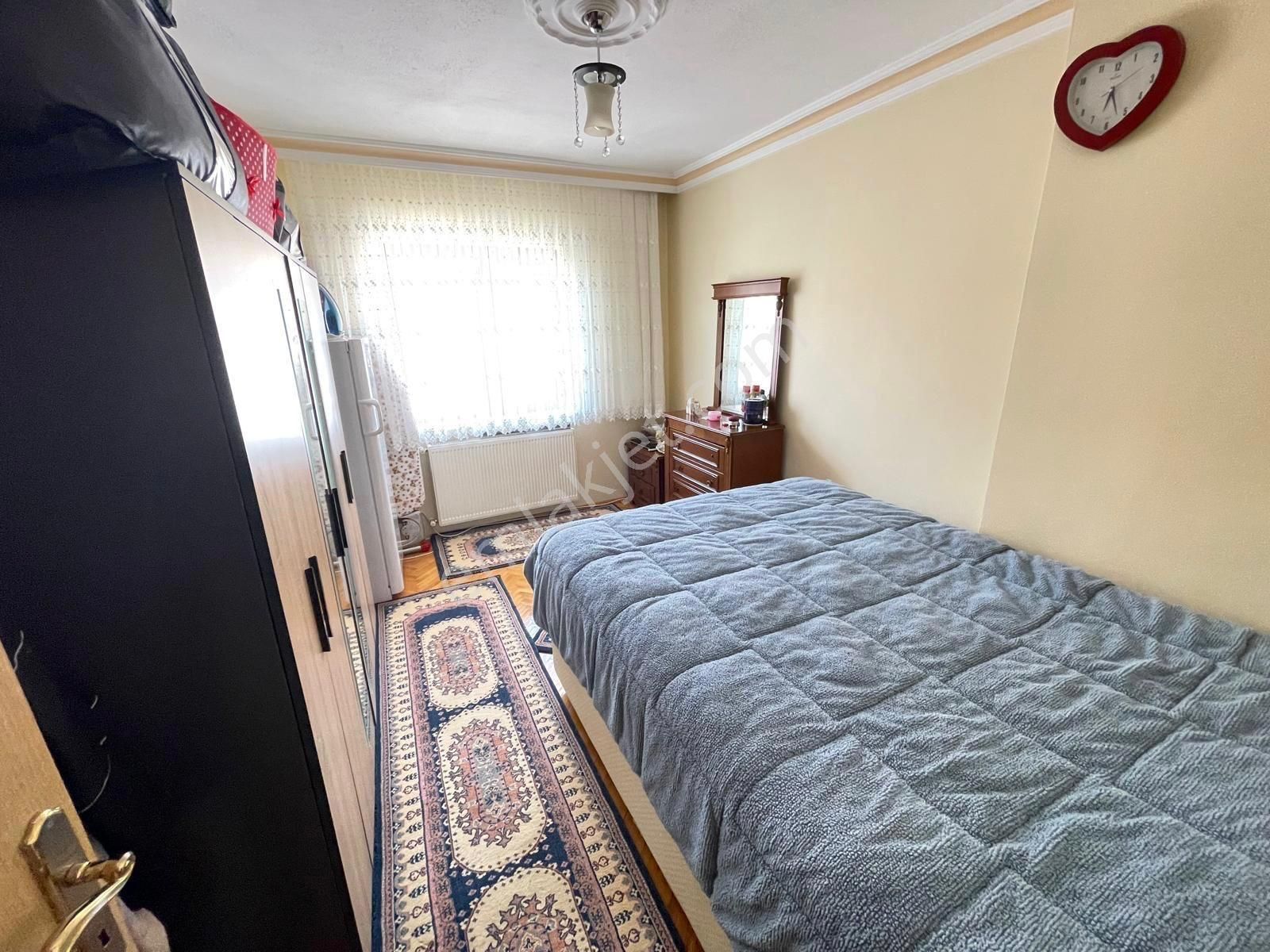 Marka,dan Köroğlu Parkı Yakını Cadde Üzeri 3.kat Ön Cephe** - Görsel 3