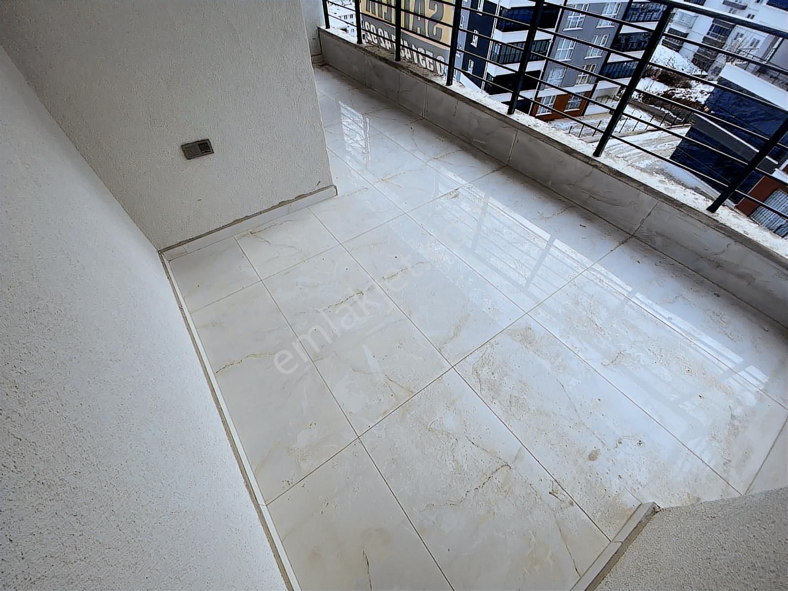 Marka Gayrimenkul,den Sıfır Merkezi Yerde 4. Katta Daire - Görsel 4