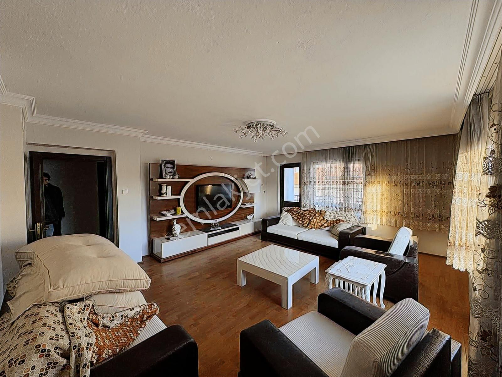 Marka Gayrimenkul,den Geniş Ferah 3. Katta 3+1 Daire