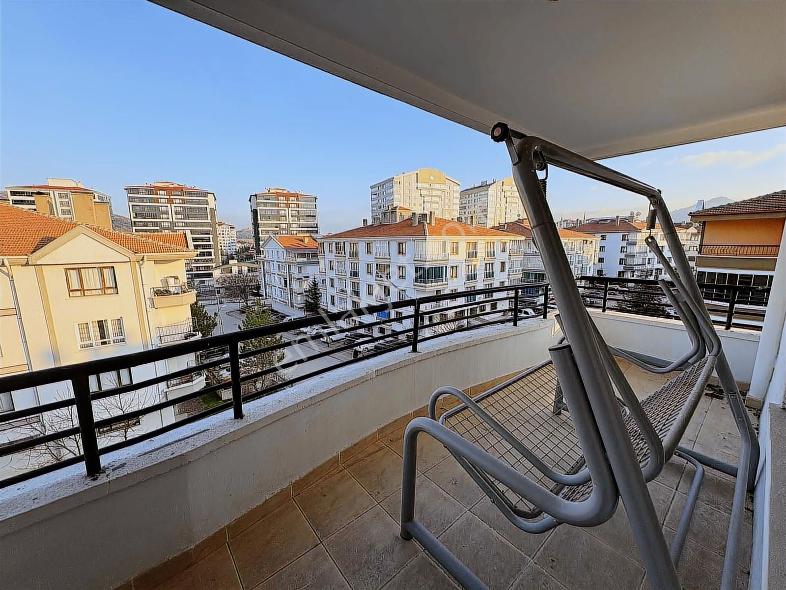 Marka Gayrimenkul,den Geniş Ferah 3. Katta 3+1 Daire - Görsel 24