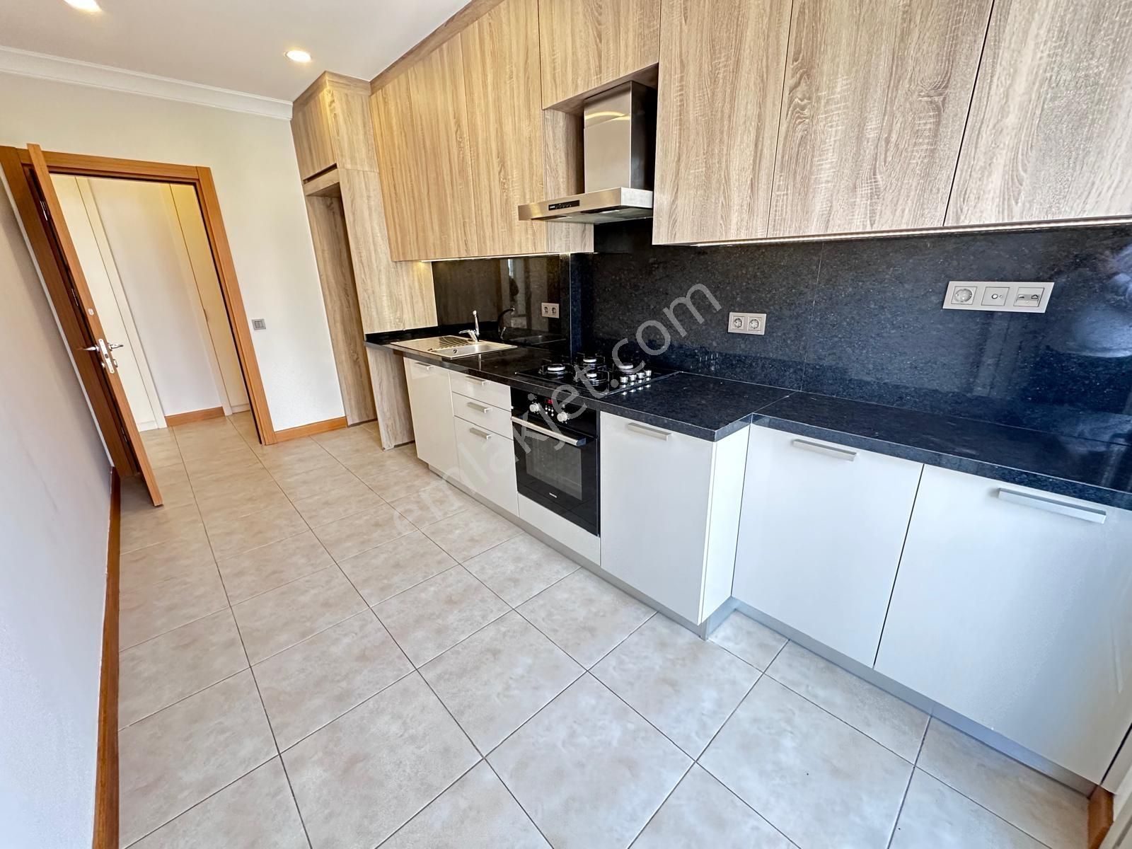 Suadiye'de 3+1 Net 105 M2 Prestijli Binada Fırsat Boş Daire - Görsel 31