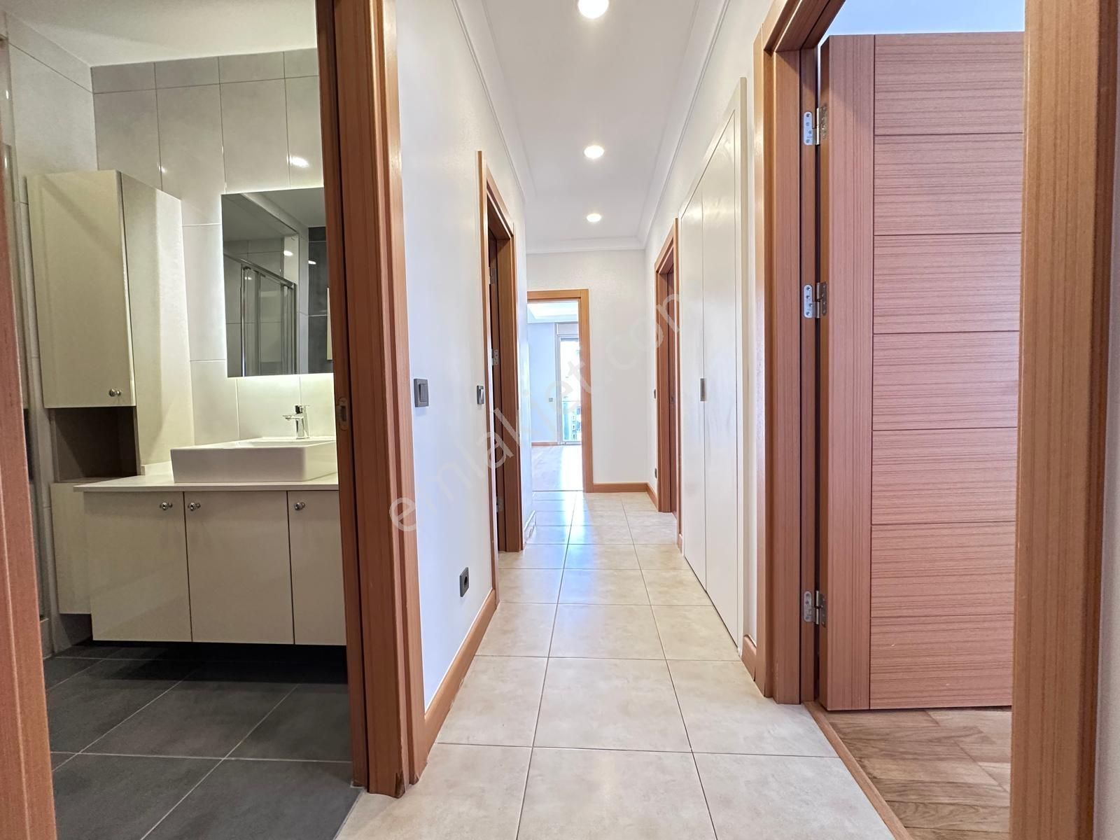 Suadiye'de 3+1 Net 105 M2 Prestijli Binada Fırsat Boş Daire - Görsel 18