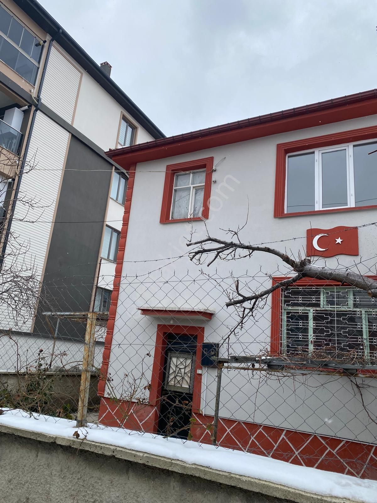 Sücüllü Emlaktan Kiralık 3 + 1 Özel Park Hastanesi Yakını İki Katlı Mütakil Daire - Görsel 13