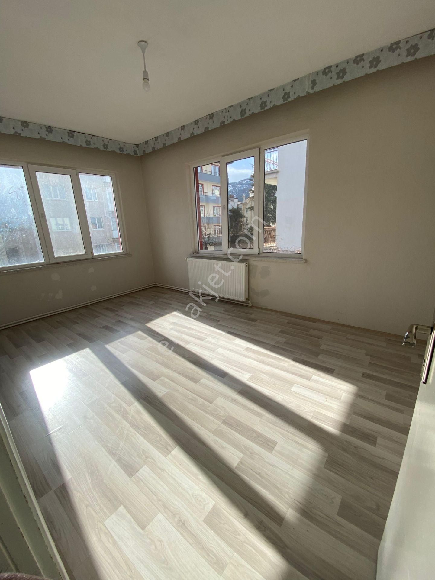 Sücüllü Emlaktan Kiralık 3 + 1 Özel Park Hastanesi Yakını İki Katlı Mütakil Daire - Görsel 7