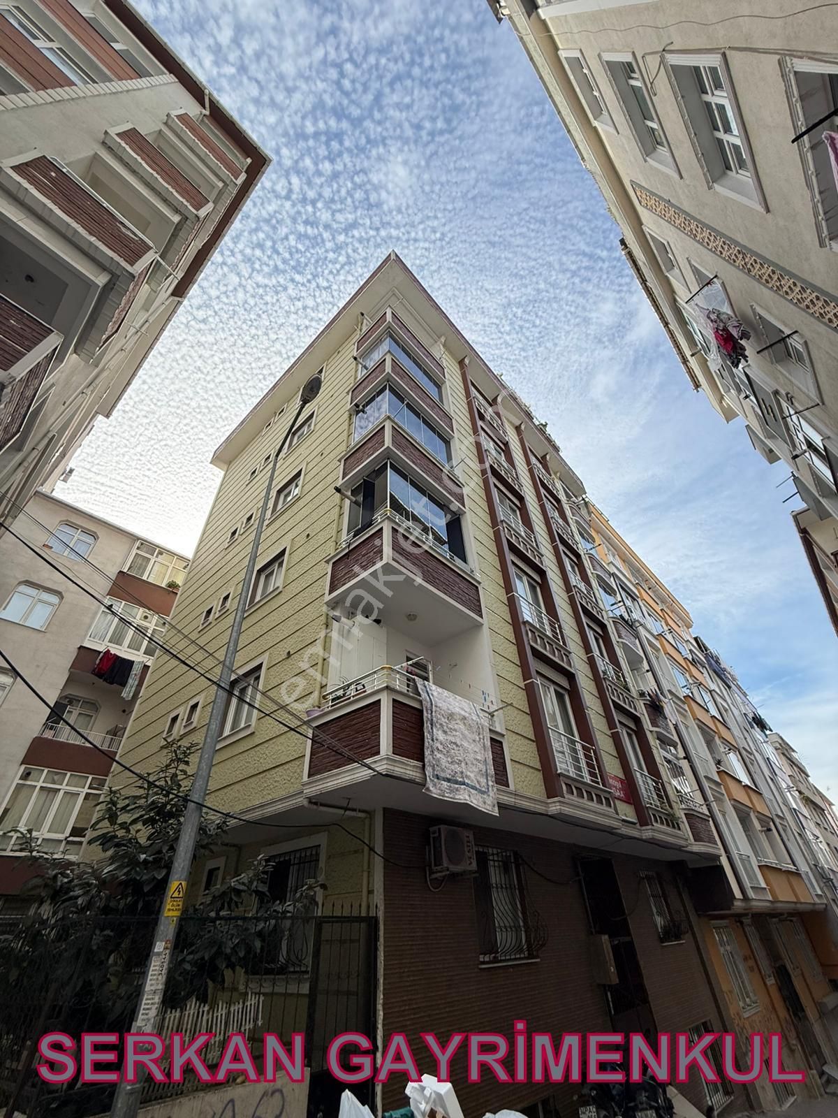 Serkan Gayrimenkulden Bahçelievler 10 Yıllık Hürriyette 1 Kat Metrobüse Yakın