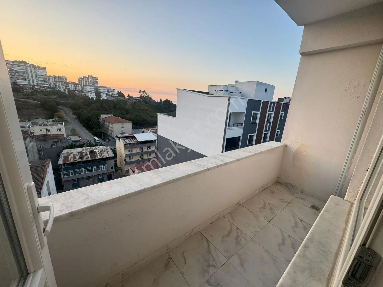 Samsun İlkadım Baruthane Amisos Tepesi Karşısı 4+1 Temiz 120 M2 - Görsel 4