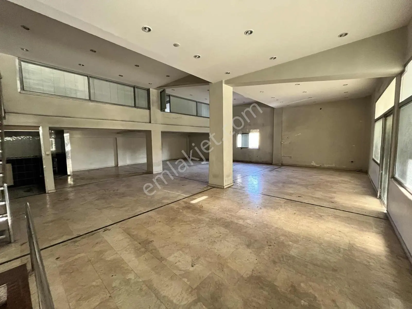 İkitelli Organize Tümsan 1 Sanayi 600 M2 Tır Kamyon Yaklaşır - Görsel 3