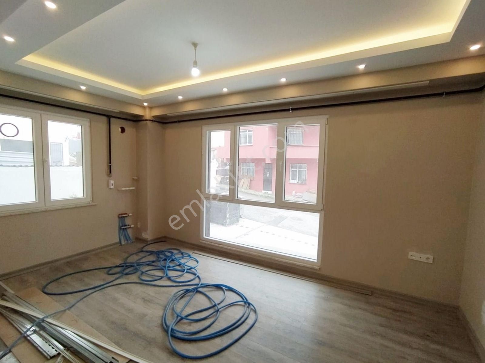 Adnan Kahveci Metroya Yürüme 1,5+1 İskanlı - Kredi Limitsiz Sıfır Daire