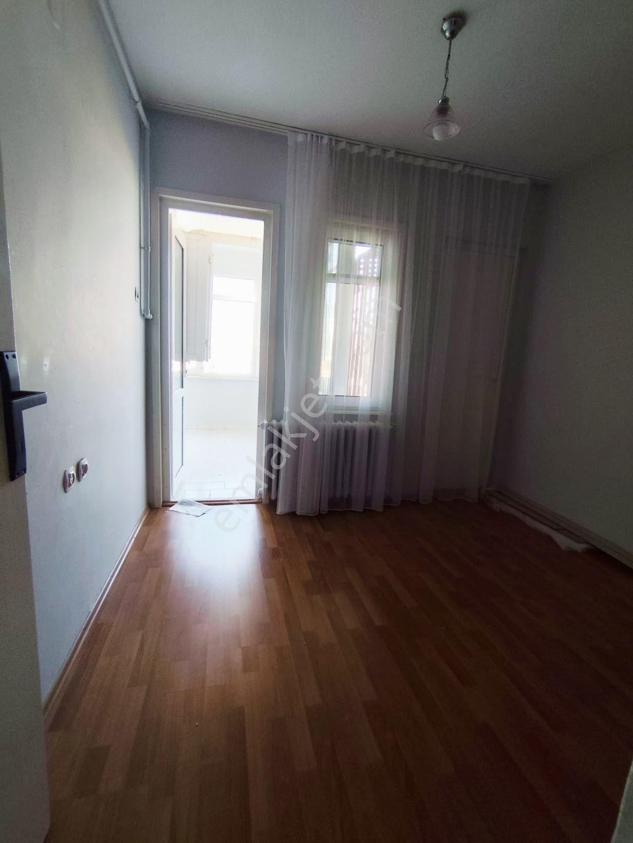 Mertcan Dan Yakakent Sitesinde Kapalı Balkonlu 3+1 Fırsat Kiralık - Görsel 6