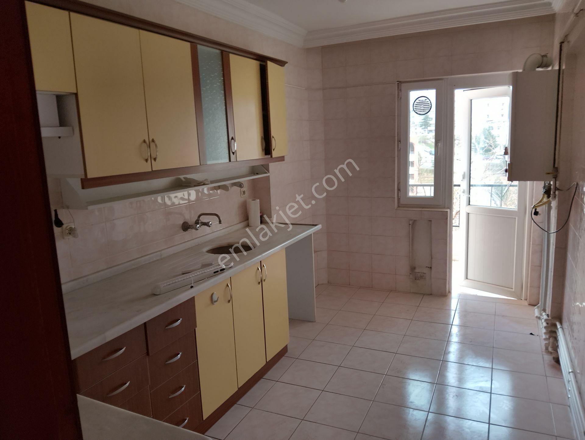 Keçiören Çaldıran Mahallesinde Cadde Üzeri Yapılı 3+1 - Görsel 11