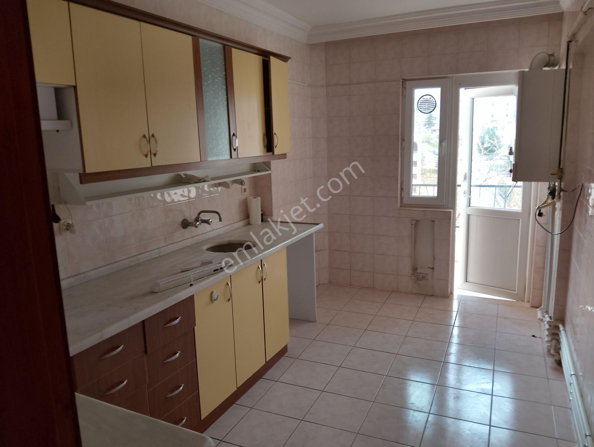 Keçiören Çaldıran Mahallesinde Cadde Üzeri Yapılı 3+1 - Görsel 12