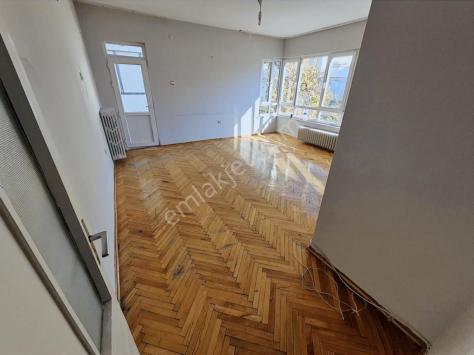 Arel'den Bahçelievler'de 75 Sk.ta Milli Kütüphaneyakını 1kat 3+1 - Görsel 2