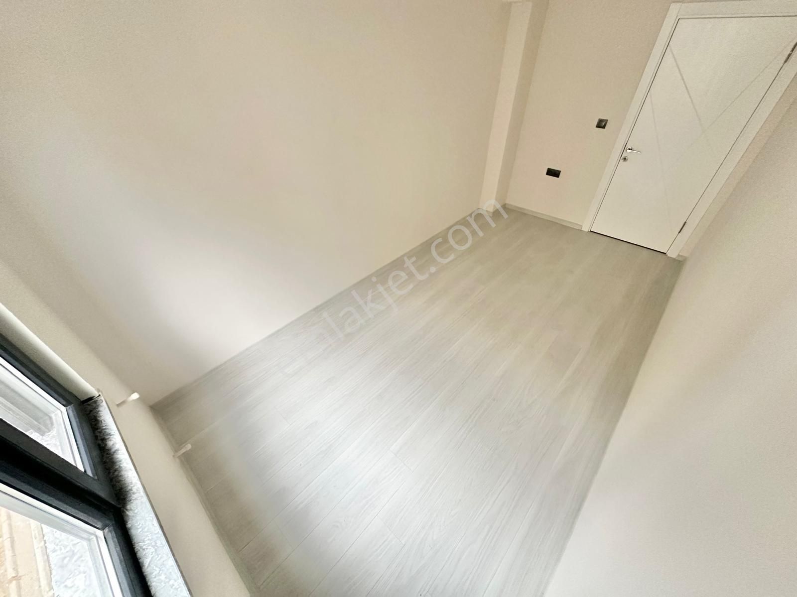 ꧁yetkili Ay Emlak'tan꧂akçay'da Kombili Ön Cephe Ayrı Mutfak Arakat Satılık 2+1 Geniş Lüks Daire - Görsel 15