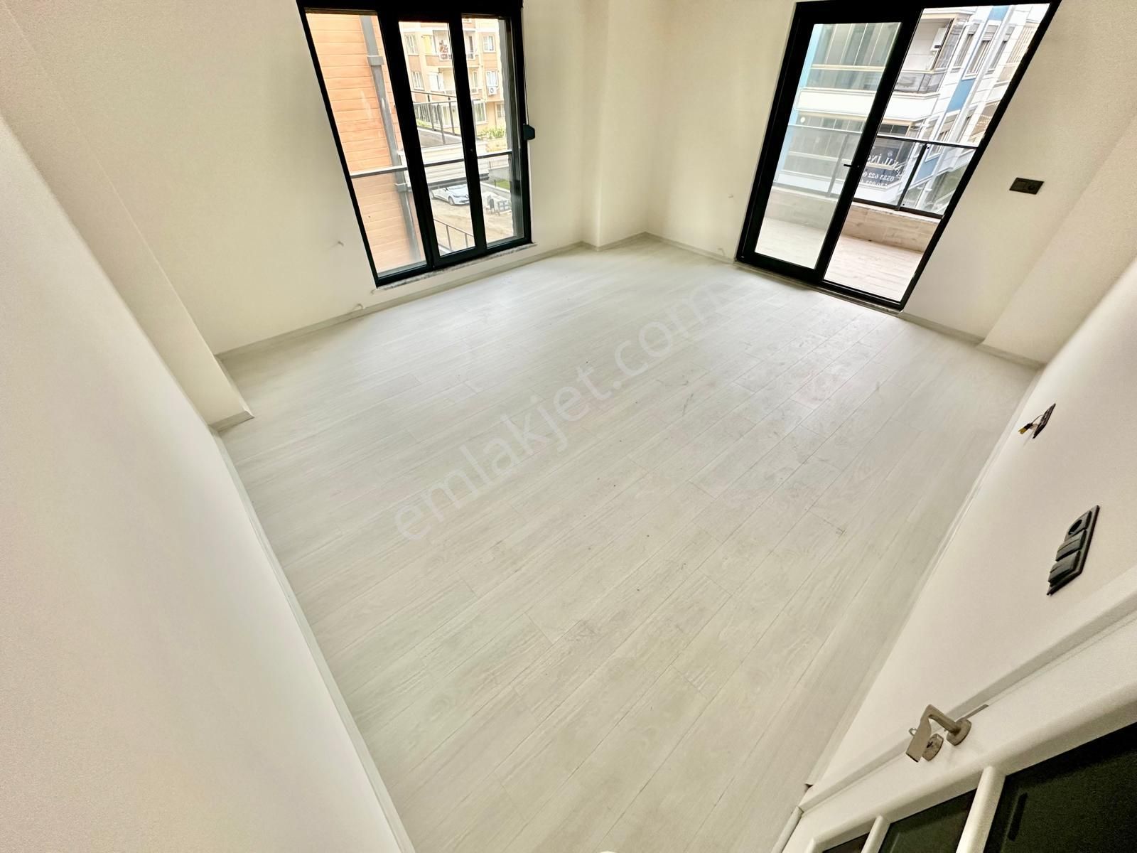 ꧁yetkili Ay Emlak'tan꧂akçay'da Kombili Ön Cephe Ayrı Mutfak Arakat Satılık 2+1 Geniş Lüks Daire - Görsel 12