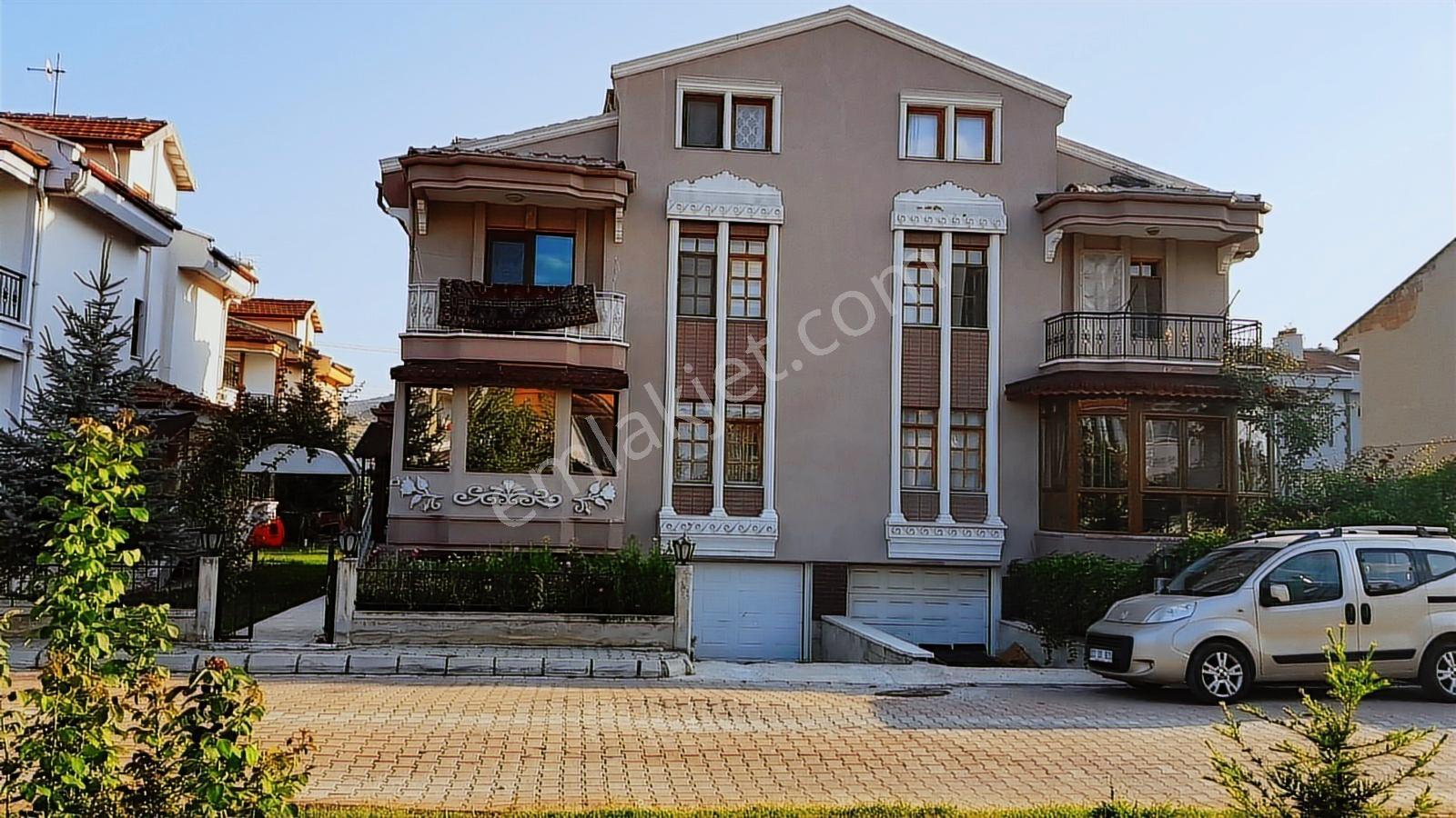 "bayındırılık Villaları"içi Yapılı-masrafsız-yalıtımlı 7+1 Villa