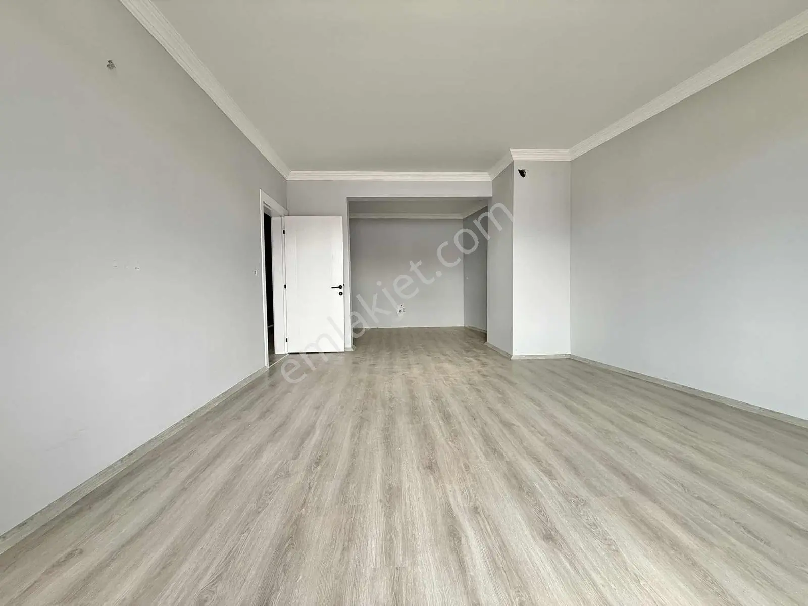 Şehir Merkezinde Satılık İçi Sıfır Yapılı Geniş Satılık Daire