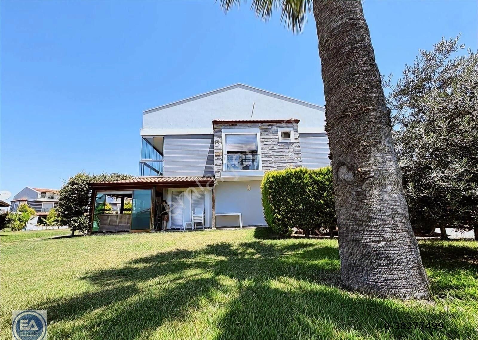 Kuşadası Güzelçamlı'da Havuzlu Sitede 4 + 1 Satılık