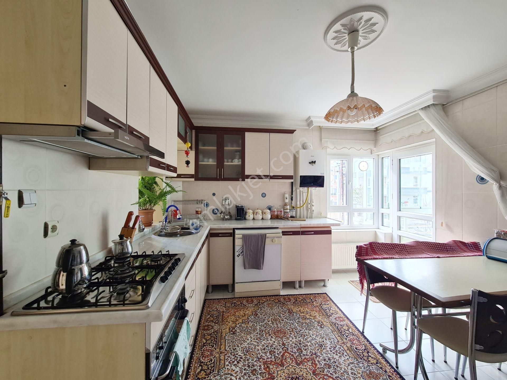 Antares Avm Yakını Asansörlü Ebeveyn Banyolu Kök Tapu 155m 4+1