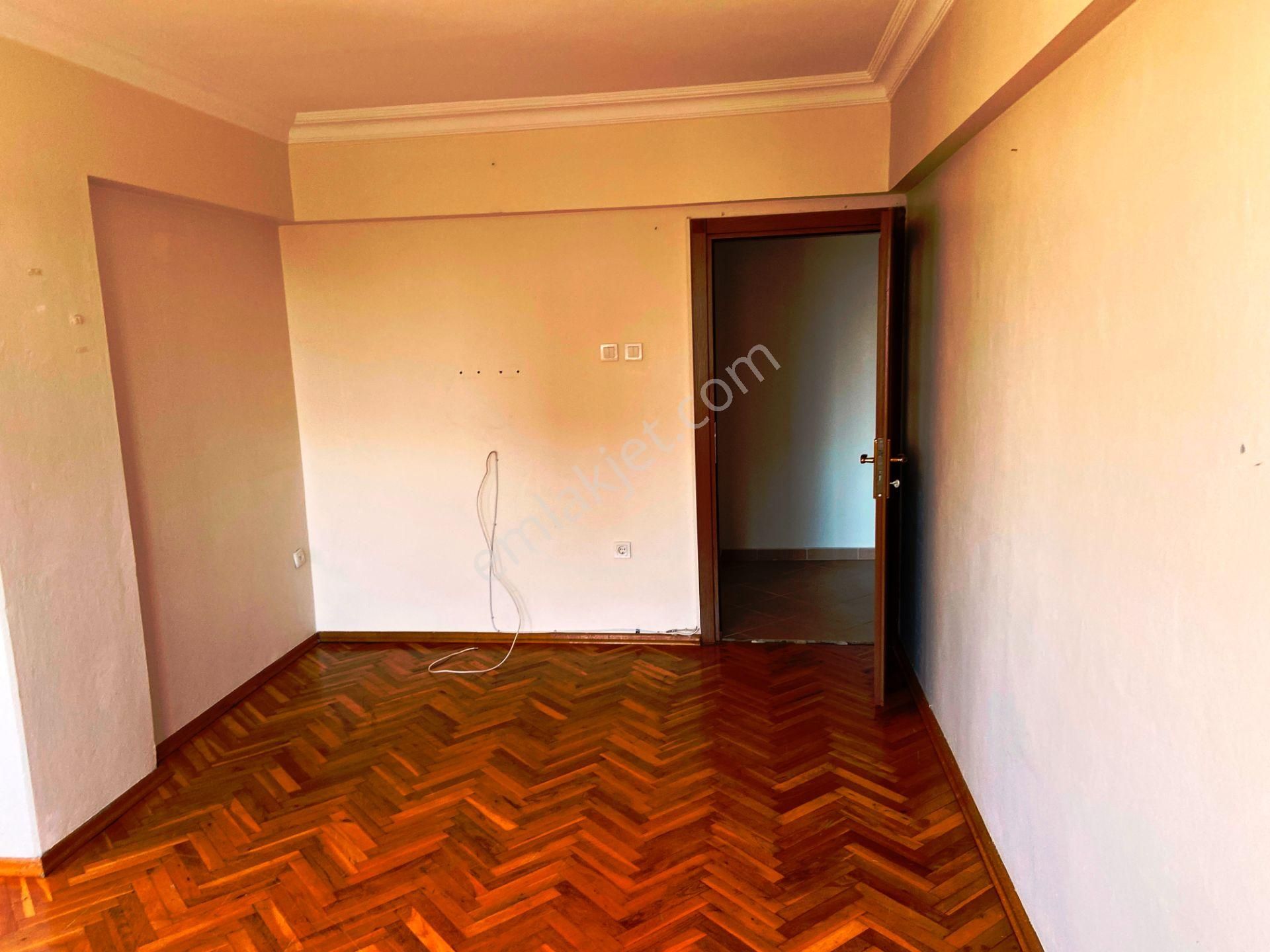 Çevik 'ten İçerenköyde Kiralık 2+1 Daire. - Görsel 5