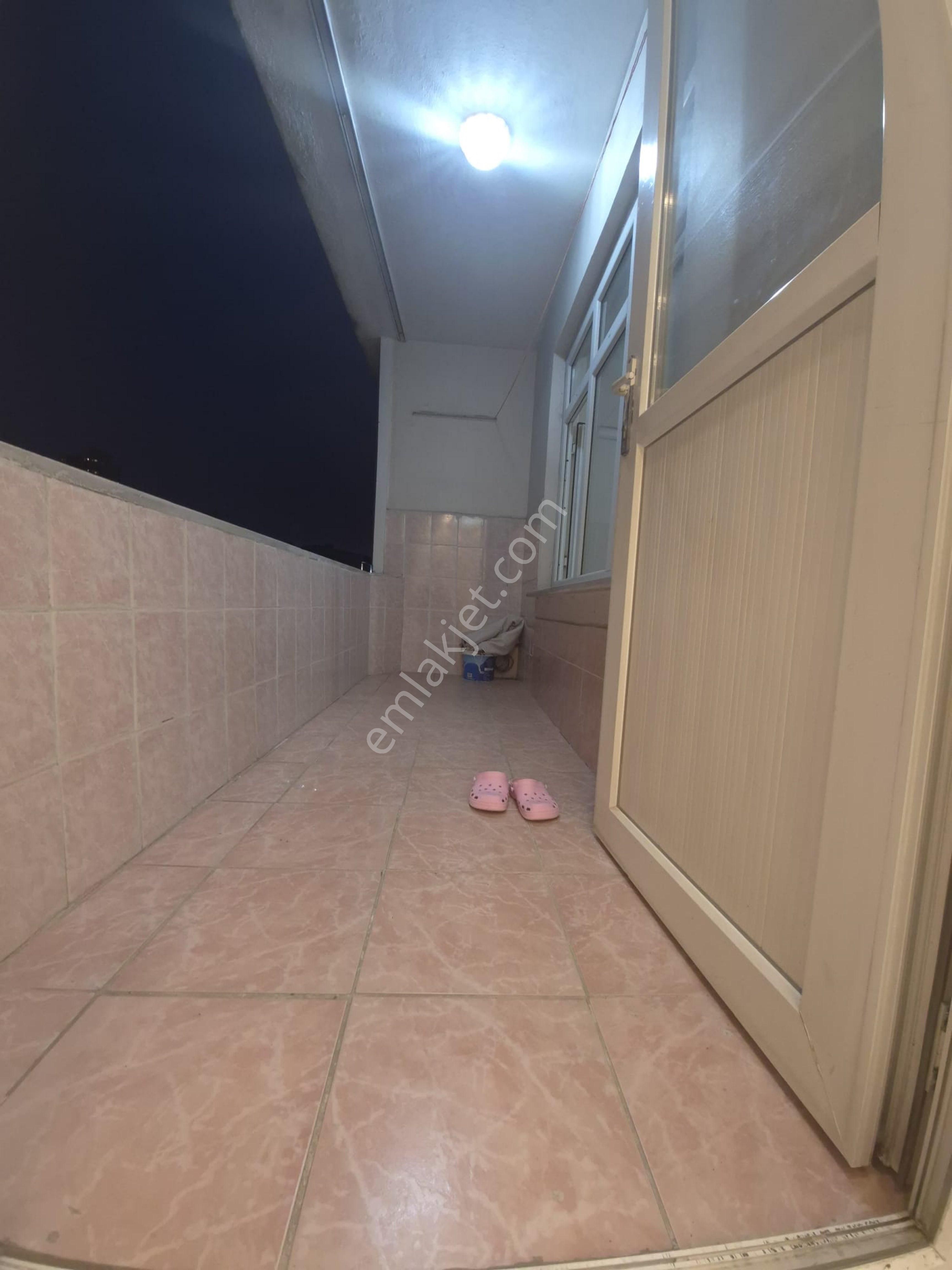 Karadeniz Mah 3+1 130 M2 5. Kat Temiz Tramvaya Yakın Kiralık Daire Asansör Yok - Görsel 2