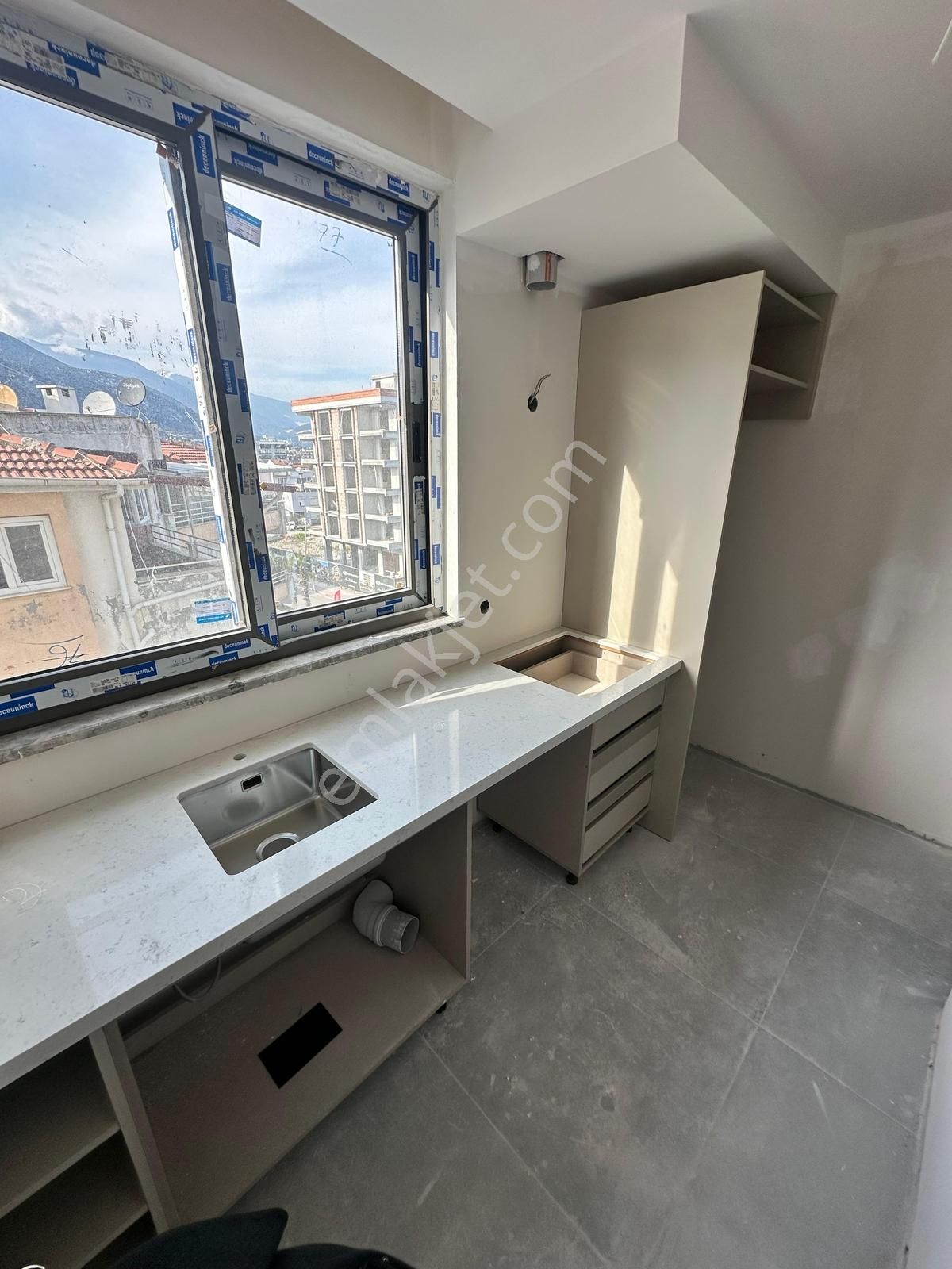 Mükemmel Konumda Deniz Manzaralı Satılık 2+0 Daire - Görsel 14