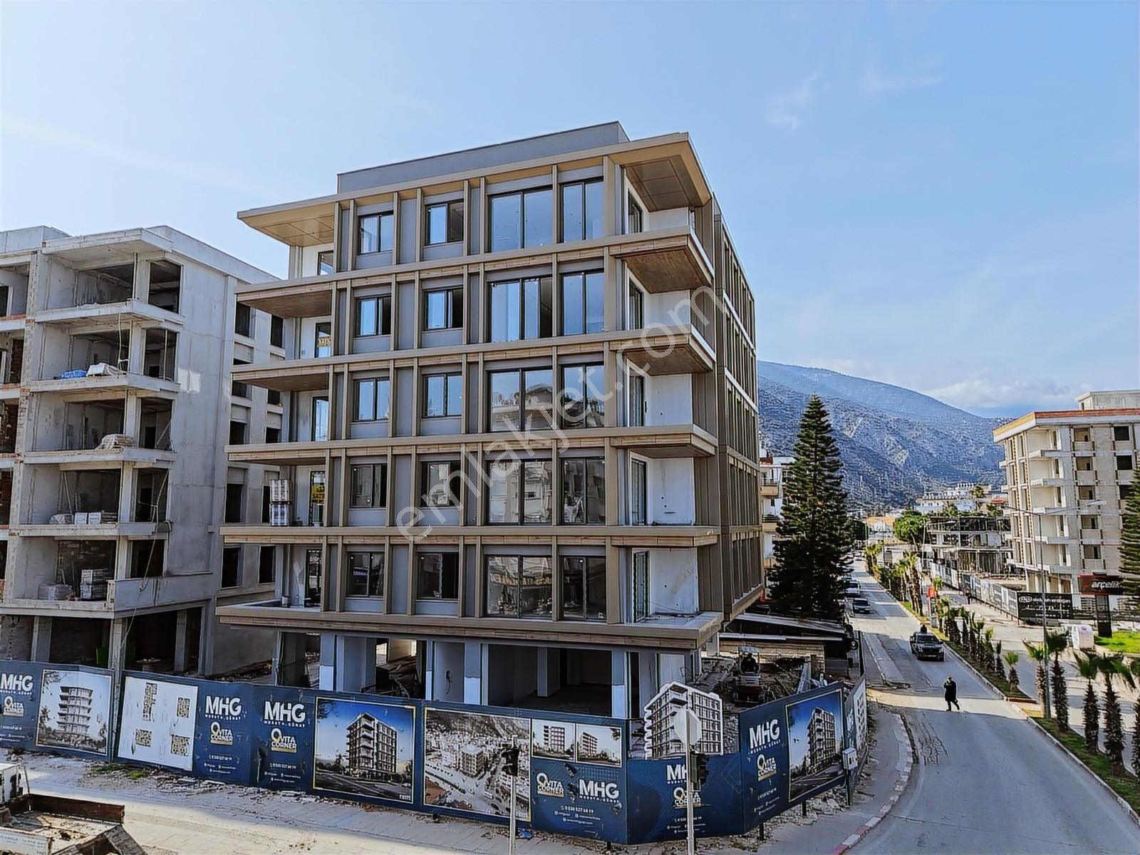 Mükemmel Konumda Deniz Manzaralı Satılık 2+0 Daire - Görsel 4