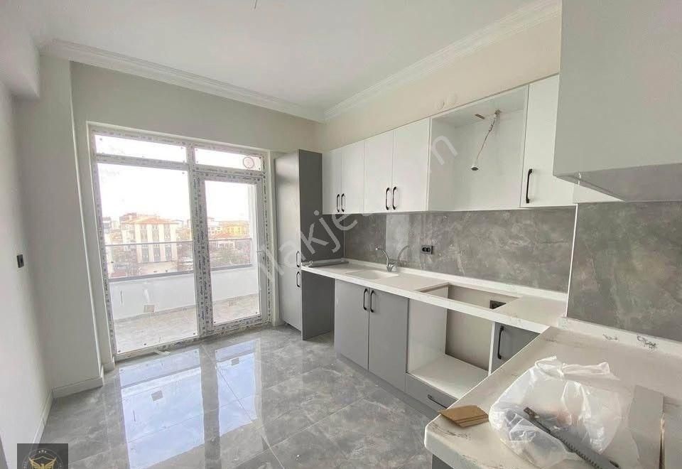 Esenyurt Güzelyurt Mah Metrobüse Yürüme Mesafesinde 3+1 Dairemiz