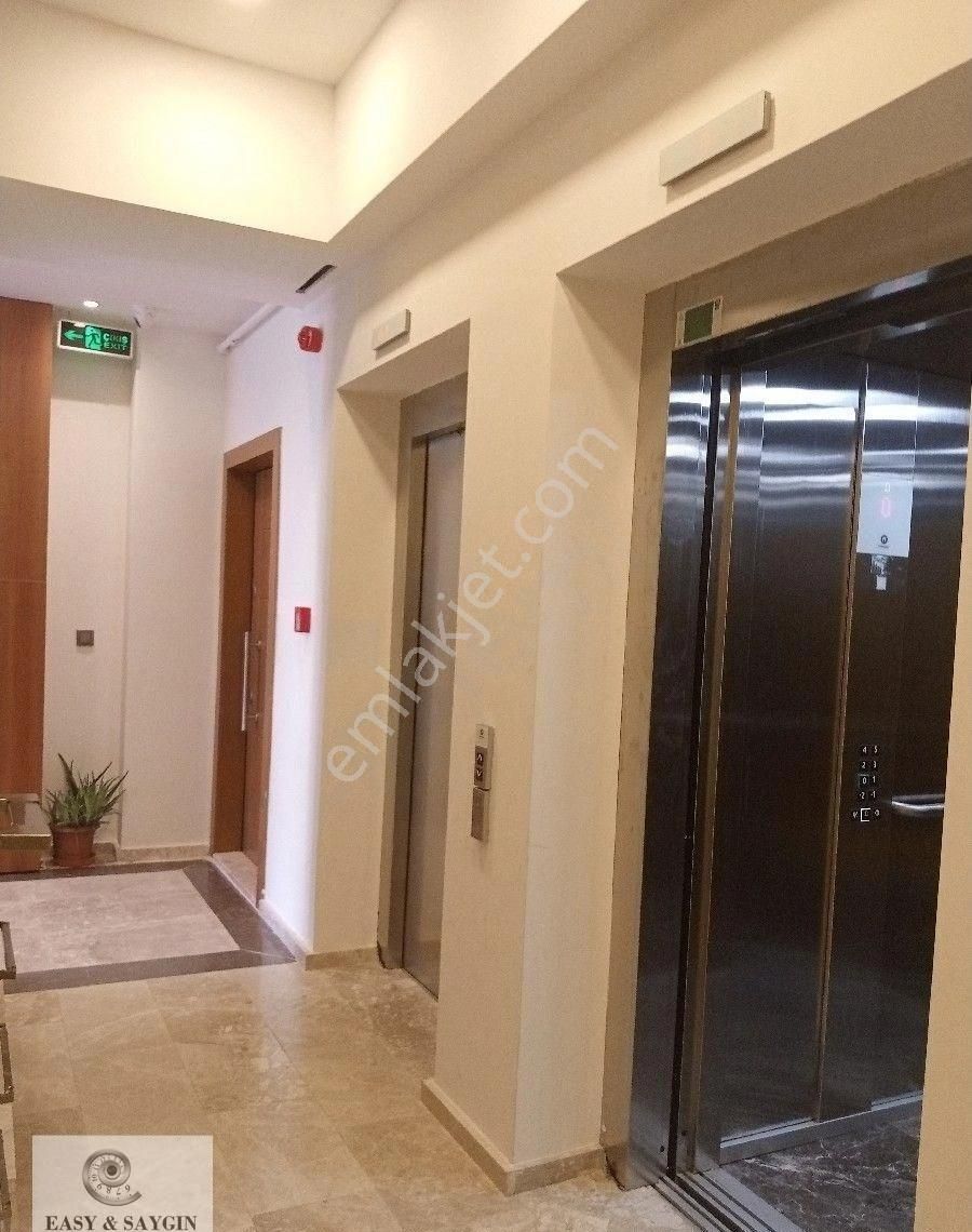 Dikilitas Ana Cadde Üzerinde Kapali Otoparkli Kapali Mutfak Tum Cepheleri Acik 2+1