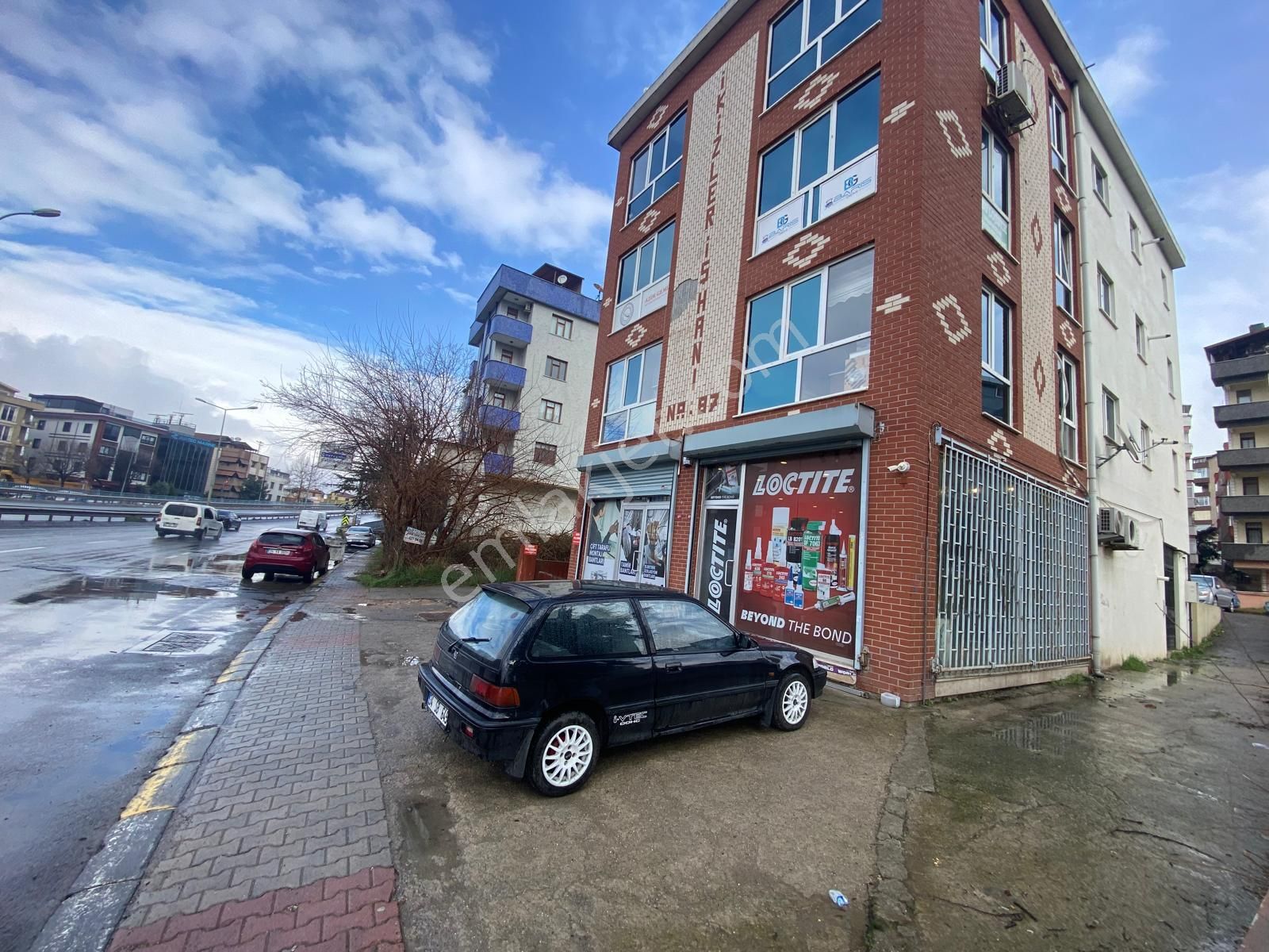 Güzelyalı Sahil Yolunda Araç Girebilen Çift Katlı Kiralık Dükkan