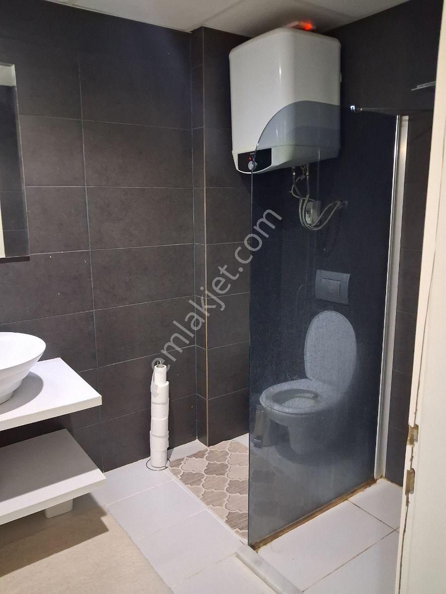 Kuşadasında Havuzlu Güvenlikli Bahçe Katı Eşyalı 2+1 - Görsel 23